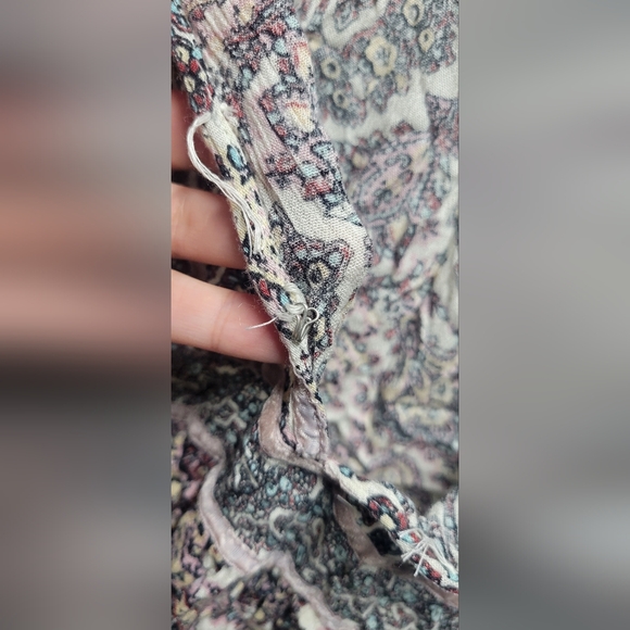 Paisley Print Women's Top Missing Clasp as shown In Pictures - Picture 4 of 8